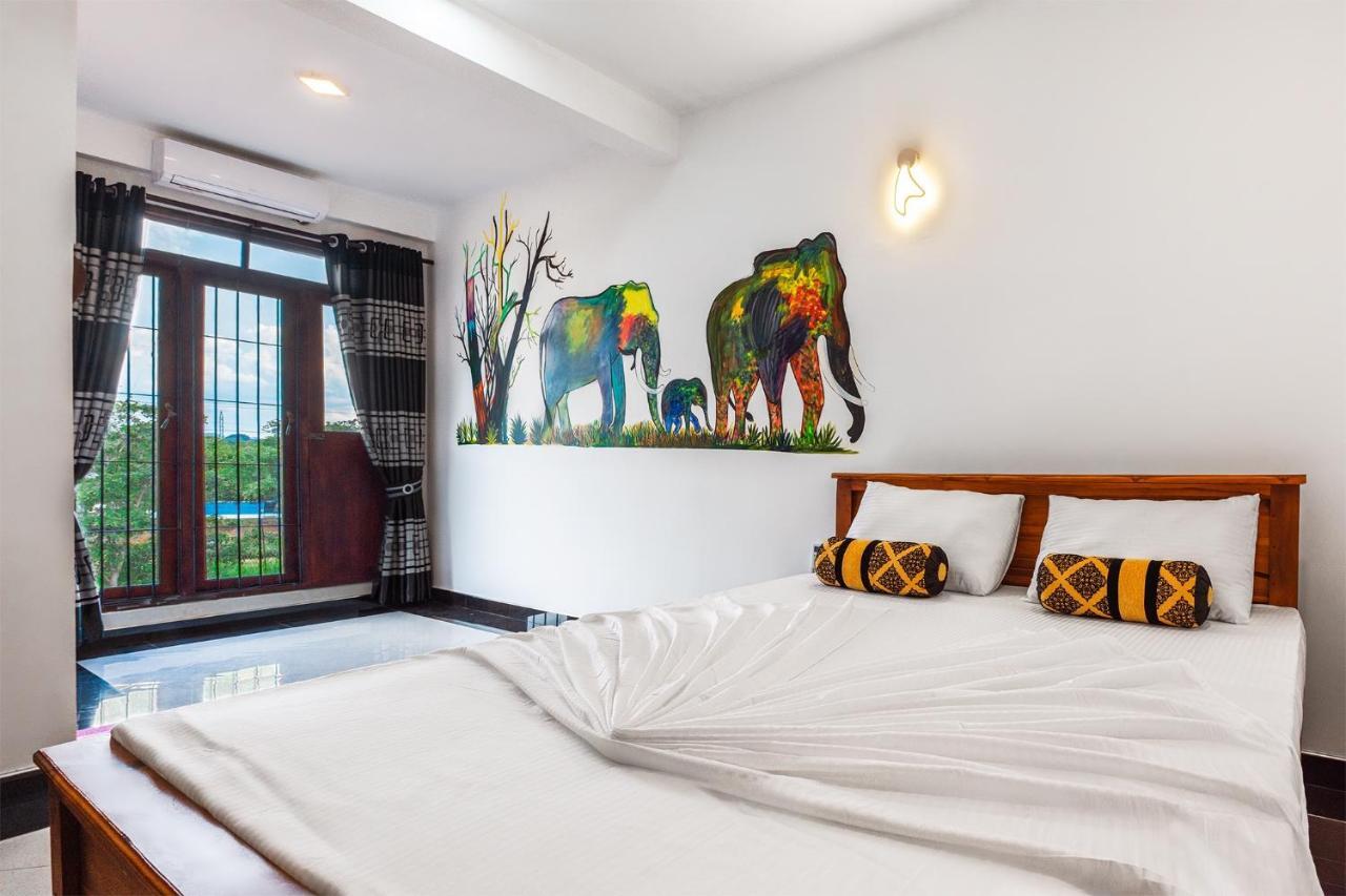 Gold Crown Residence 담불라 외부 사진