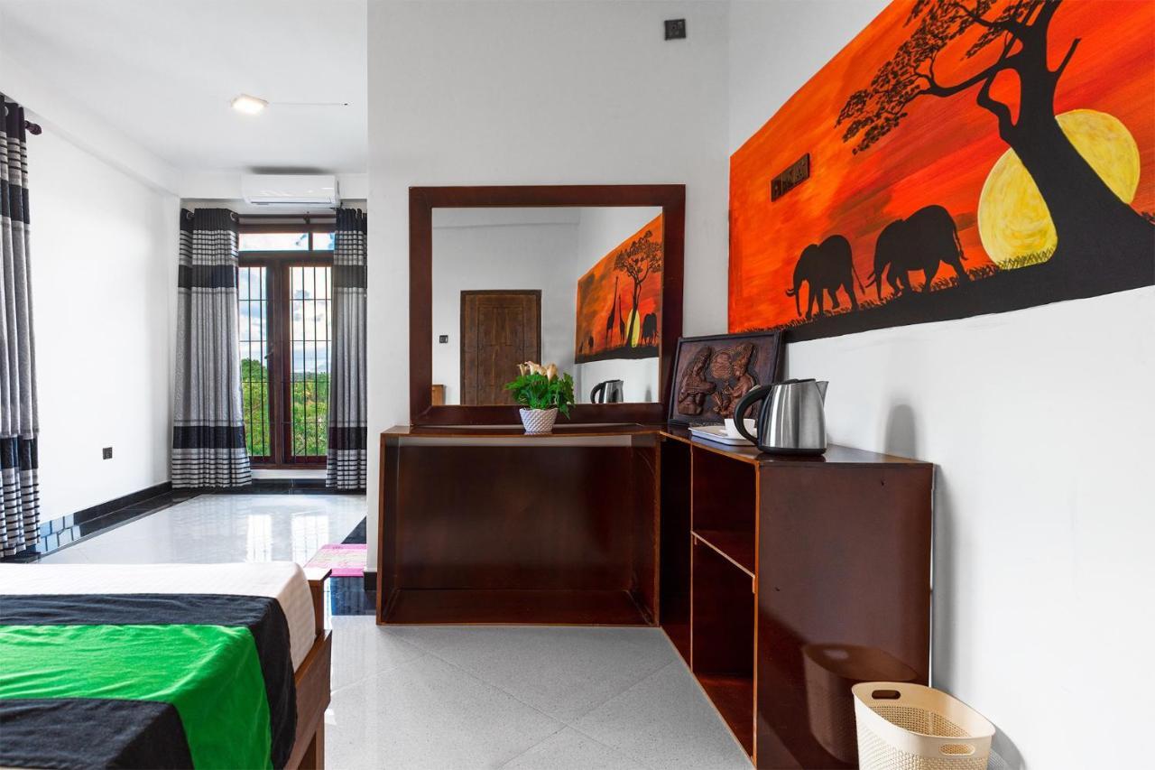 Gold Crown Residence 담불라 외부 사진